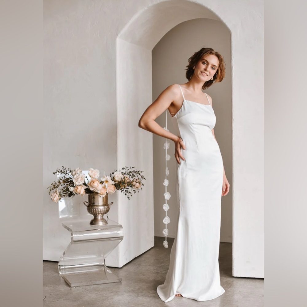 Beautiful embellished Wedding gown in white satin size Medium
